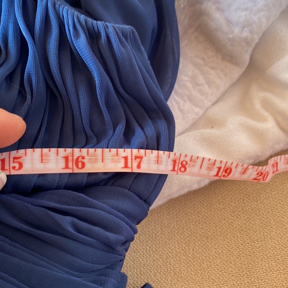 Adrianna Papell live from the red carpet size gown - Picture 17 of 17